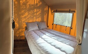 1 bedroom, iron/ironing board, bed sheets