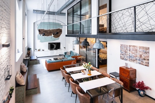 Dining - Amazing LOFT on Vaci street 3BR 3BHR (Budapest)