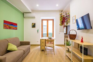Comfort Apartment, 1 Queen Bed with Sofa bed, Non Smoking, Balcony | Living area | Flat-screen TV - Lo Spagnoletto (Naples)