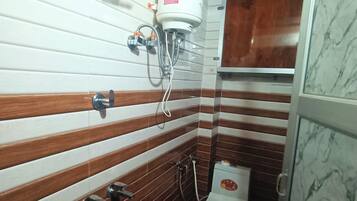 Separate tub and shower, towels, shampoo, toilet paper