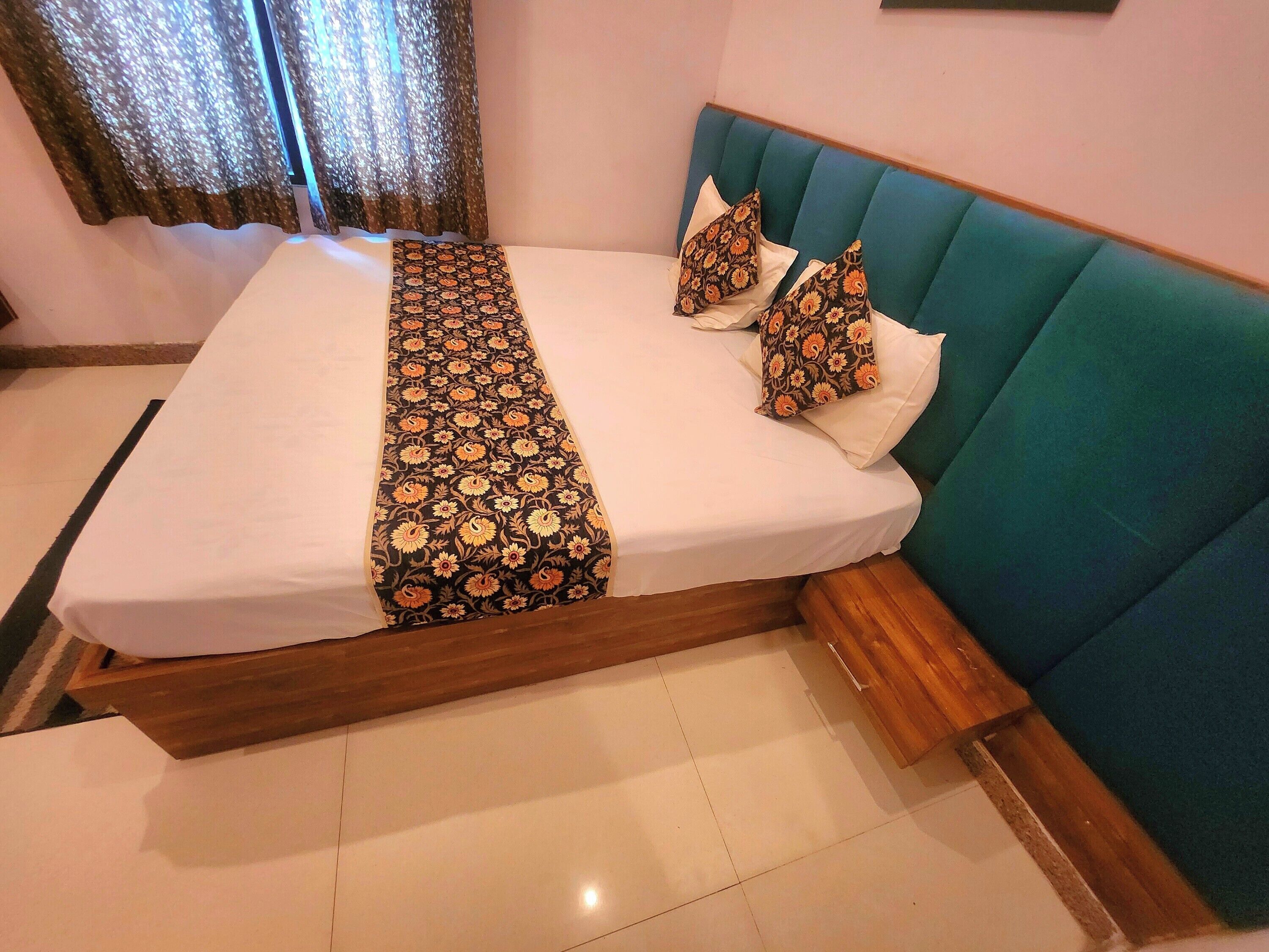 Family Single Room, Balcony, City View 302 | Free WiFi