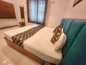 Family Single Room, Balcony, City View 302 | Free WiFi