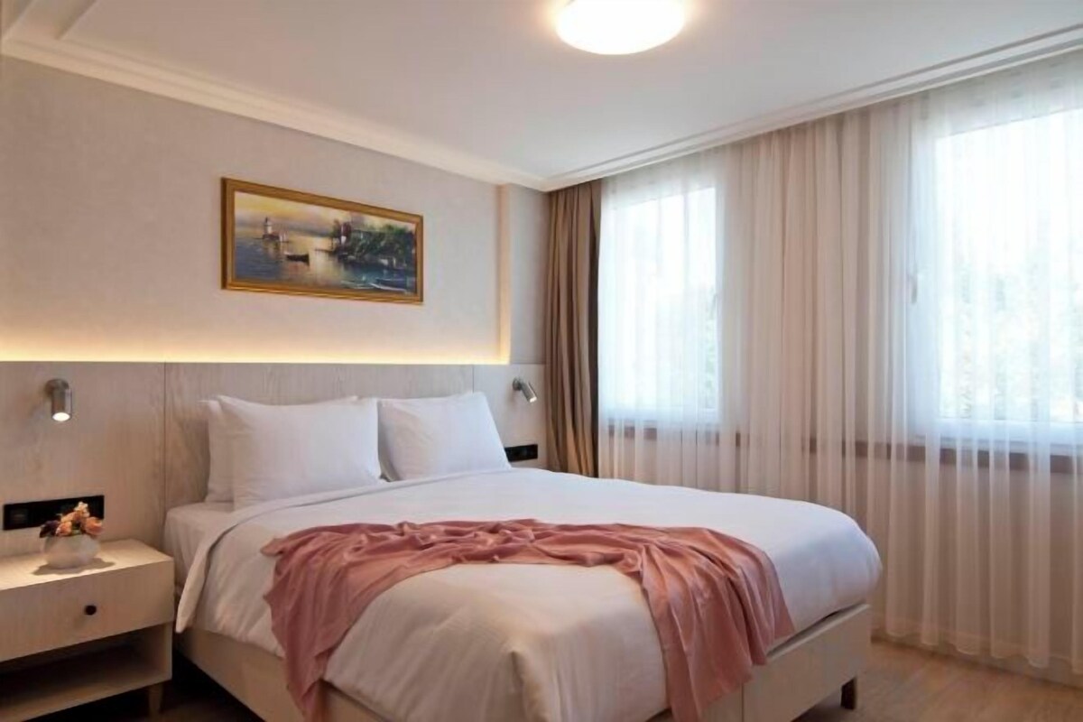 Hypo-allergenic bedding available, down comforters, minibar