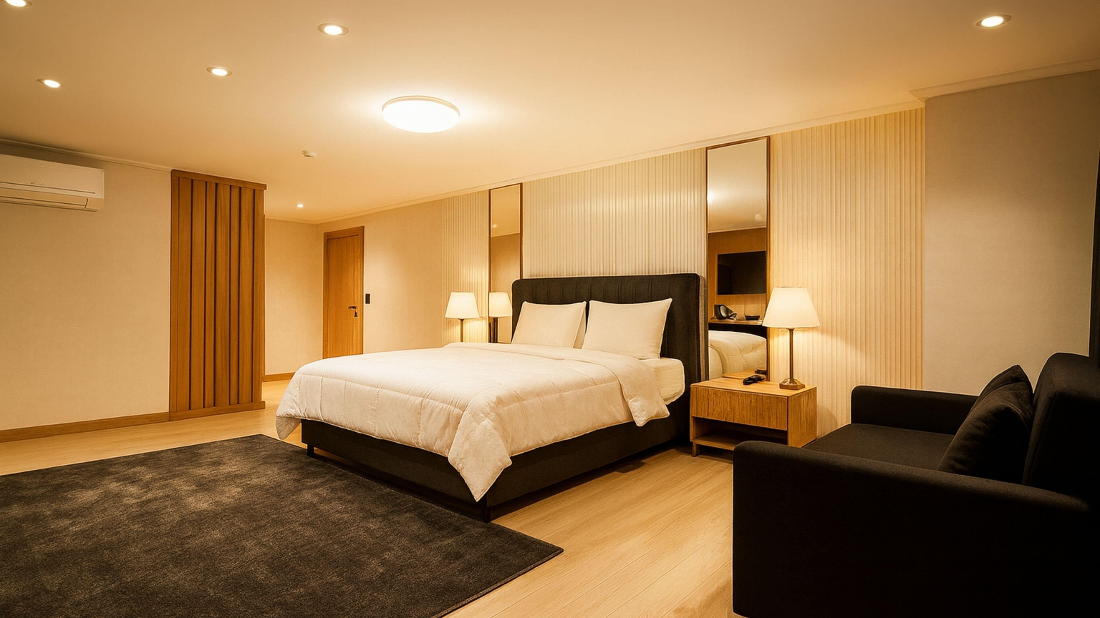 Studiosuite | Allergitestet sengetøy, dundyner, minibar og safe på rommet