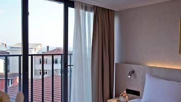 1 bedroom, hypo-allergenic bedding, down duvets, minibar