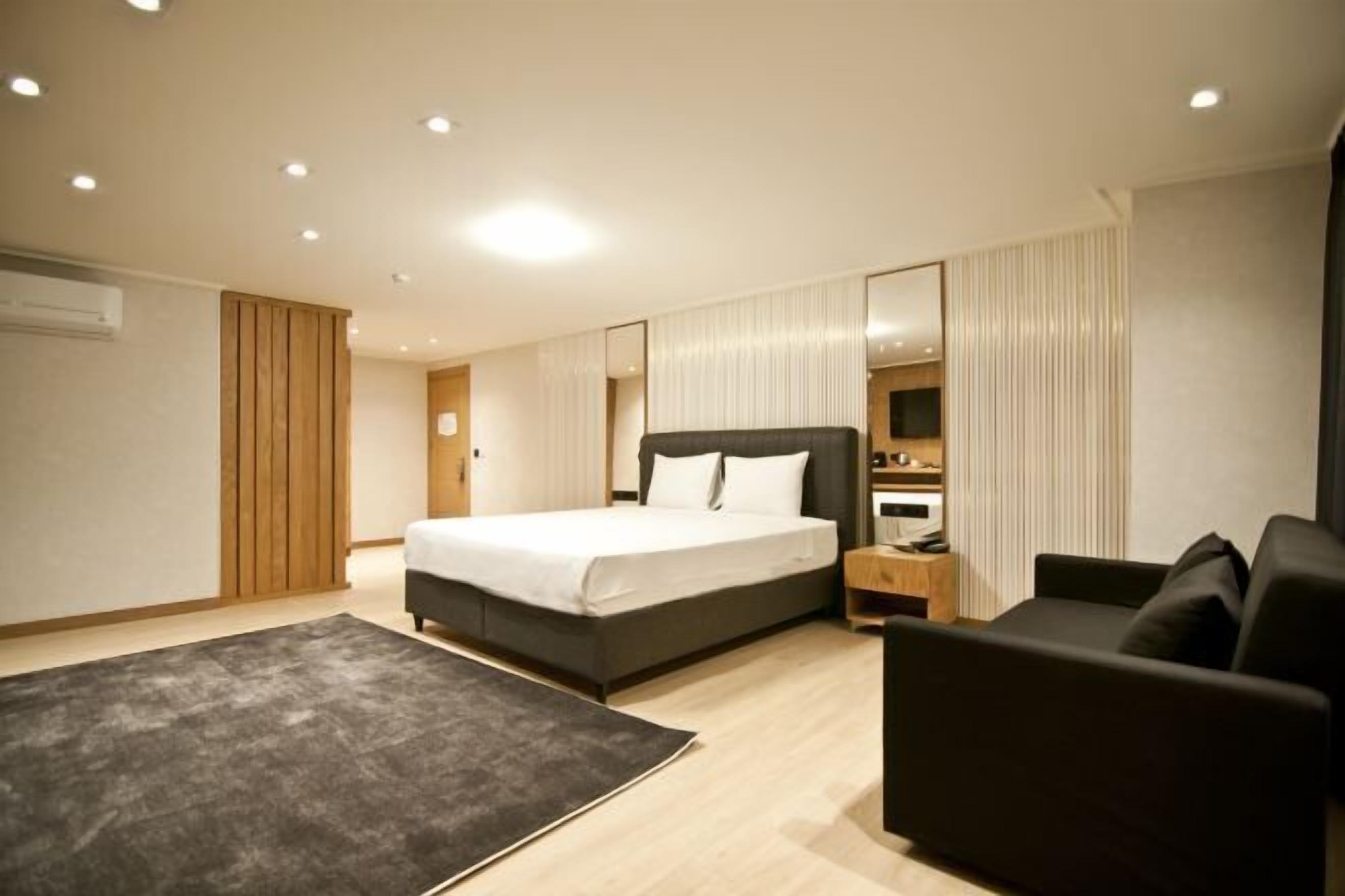 Literie hypoallergénique, couette en duvet d'oie, minibar