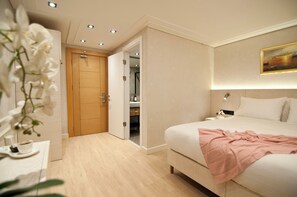 Economy Double or Twin Room | 1 bedroom, hypo-allergenic bedding, down comforters, minibar