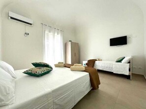 1 bedroom, WiFi, bed sheets - ROOM 101 (Cinisi)