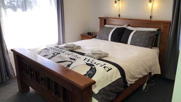 3 Schlafzimmer, Schreibtisch, Bügeleisen/Bügelbrett, Reisekinderbett