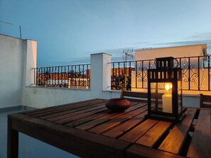 Outdoor dining - Private, sunny terrace, aircon, minutes from the centre (Jerez de la Frontera)