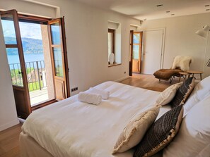 4 bedrooms, desk, iron/ironing board, travel cot - Villa Savoie: The elegance of a private villa with pool, sauna and Jacuzzi - lake view (Veyrier-du-Lac)