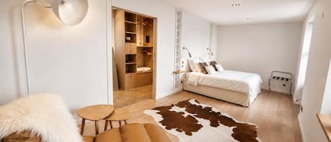 4 Schlafzimmer, Schreibtisch, Bügeleisen/Bügelbrett, Reisekinderbett