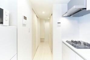 Departamento, para no fumadores (B, 3-person) | Cocina privada | Refrigerador, microondas, parrilla de estufa y utensilios de cocina