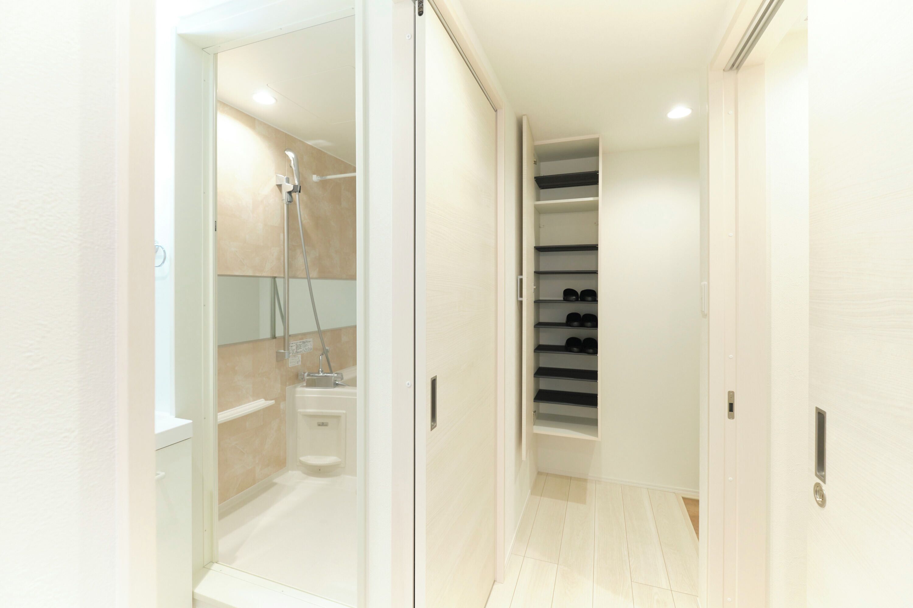 B (3-person), Non Smoking | Bathroom | Combined shower/tub, free toiletries, hair dryer, slippers