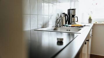 KĂŒhlschrank, Mikrowelle, Ofen, Herdplatte