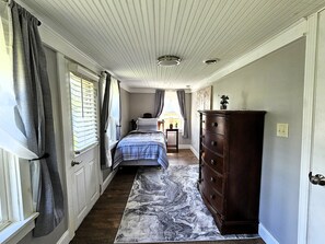 3 bedrooms, iron/ironing board, WiFi - Cozy & Convenient Home Near The University/Bangor (Old Town)