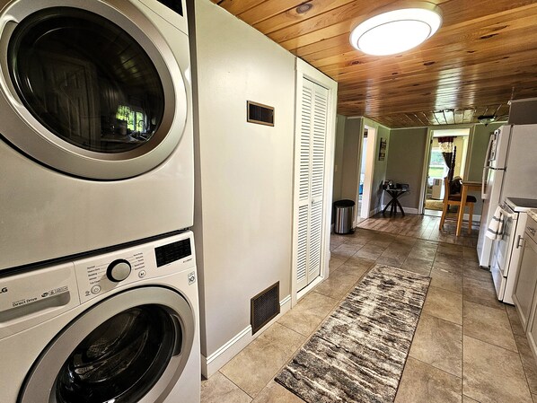 Interior - Cozy & Convenient Home Near The University/Bangor (Old Town)