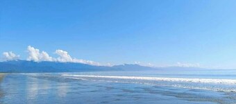 The Waves at Socorro Baler- Hotel A