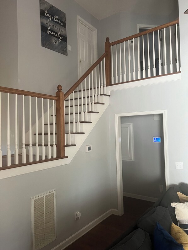 Interior - Large cozy 3-bedroom house in awesome Columbia with AC, WiFi (Columbia)