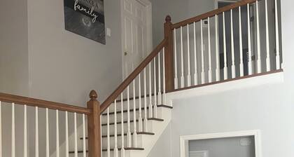 Large cozy 3-bedroom house in awesome Columbia with AC, WiFi