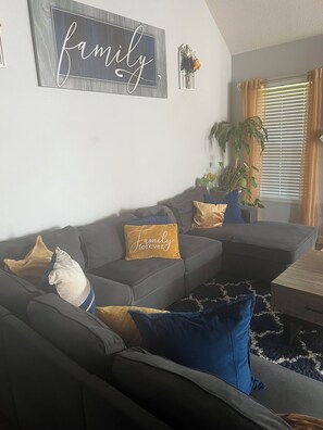 Smart-TV, peis og bøker