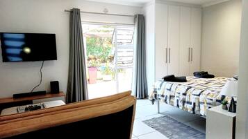 1 bedroom, desk, iron/ironing board, WiFi