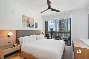 2 bedrooms, in-room safe, iron/ironing board, travel crib - 25th Floor Balcony, Bay & City Views Near Kaseya (Miami)