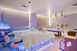Spa - 36th Floor Downtown · Pool, Gym & Walk to Bayside (Miami)