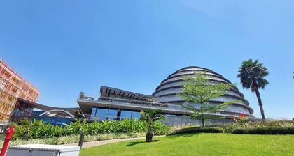 Charming 1-bedroom apartment in lovely Kigali with Fast WiFi & Private work room