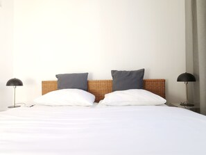 2 bedrooms, iron/ironing board, bed sheets