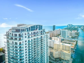 Exterior - 3 BR Apartment with amazing View,  Pool and  Gym (Hollywood)