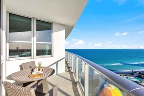 Outdoor dining - Insane Ocean View Balcony| Beachfront Resort+Pools (Hollywood)