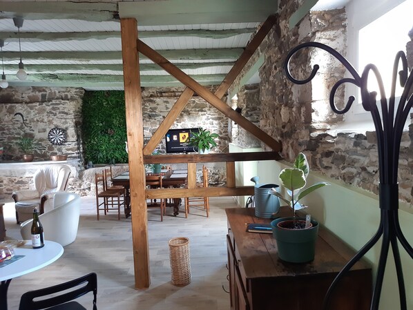 Games room - L Abreuvoir DU Leffo Entre MER ET Campagne. Ressourcez Vous Avec vos Animaux (Allineuc)