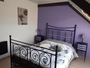 3 bedrooms, WiFi, bed sheets - L Abreuvoir DU Leffo Entre MER ET Campagne. Ressourcez Vous Avec vos Animaux (Allineuc)