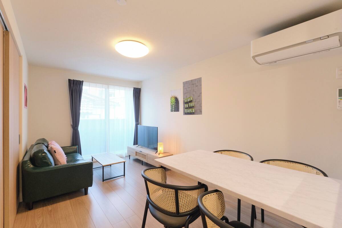 Leilighet, ikke-røyk (A, 2-person) | Oppholdsområde | Flatskjerm-TV
