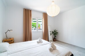 3 bedrooms, iron/ironing board, free WiFi, bed sheets