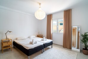 3 bedrooms, iron/ironing board, free WiFi, bed sheets
