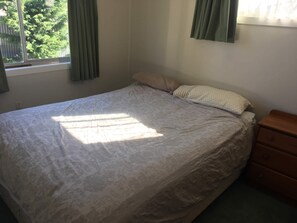 3 chambres, fer et planche à repasser