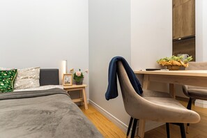 1 bedroom, bed sheets