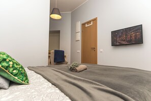 1 bedroom, bed sheets