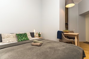 1 bedroom, bed sheets