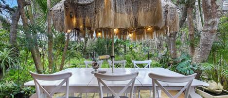 تناول الطعام بالخارج