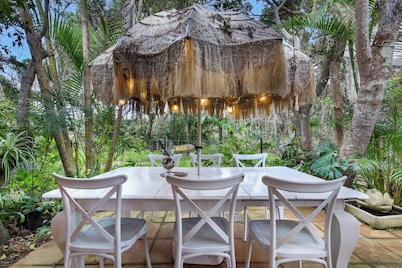 Shellies on the Beach Little House - 2BR Absolute Beachfront with Outdoor Bath