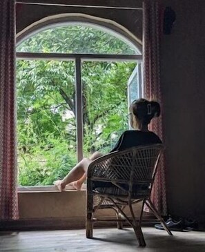 クラシック コテージ バルコニー ガーデンビュー | 1 室のベッドルーム、WiFi (無料)
