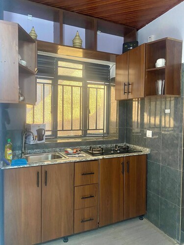 Unique 1+1- Private Work Station/Dining & Parking