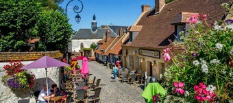 Cozy home in Neuville-sous-Montreui with WiFi