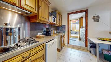 Réfrigérateur, four, plaque de cuisson, lave-vaisselle