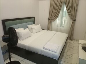 Desk, laptop workspace, free WiFi - Tristar Hotel & Suites  (Lekki)