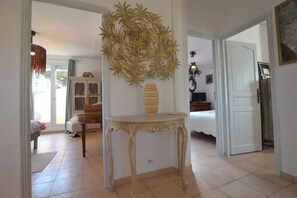 4 Schlafzimmer, Schreibtisch, Bügeleisen/Bügelbrett, Reisekinderbett