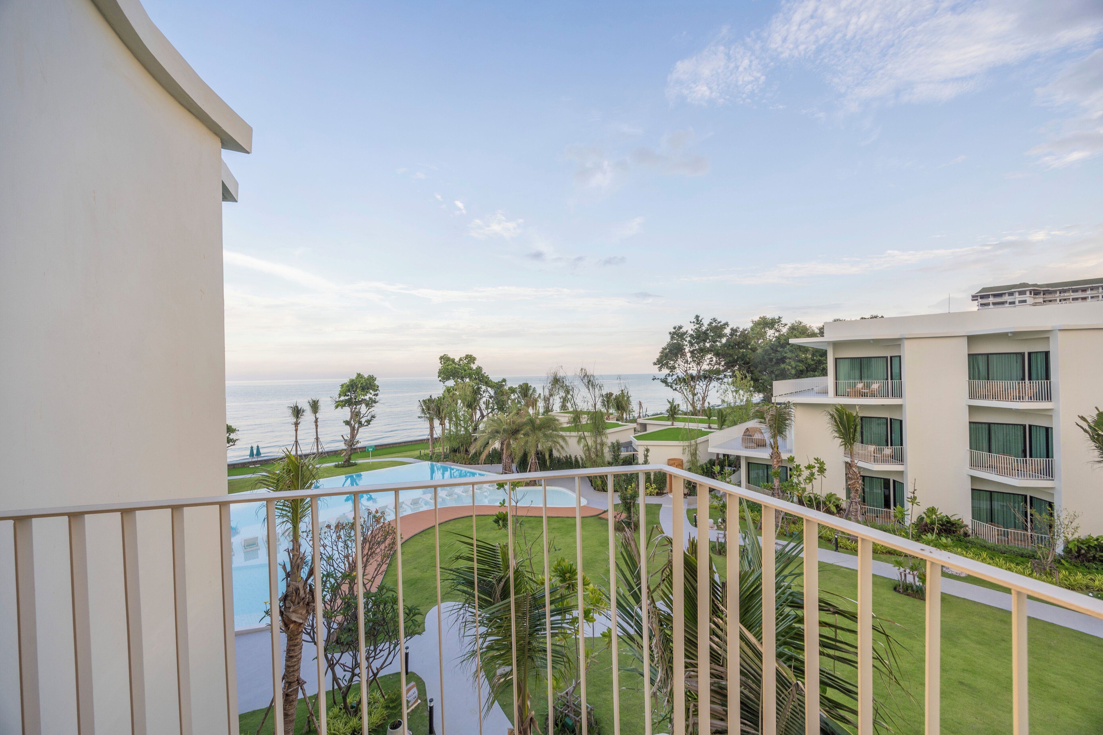 Deluxe Room, Sea View | Living area | 48-inch Smart TV with digital channels